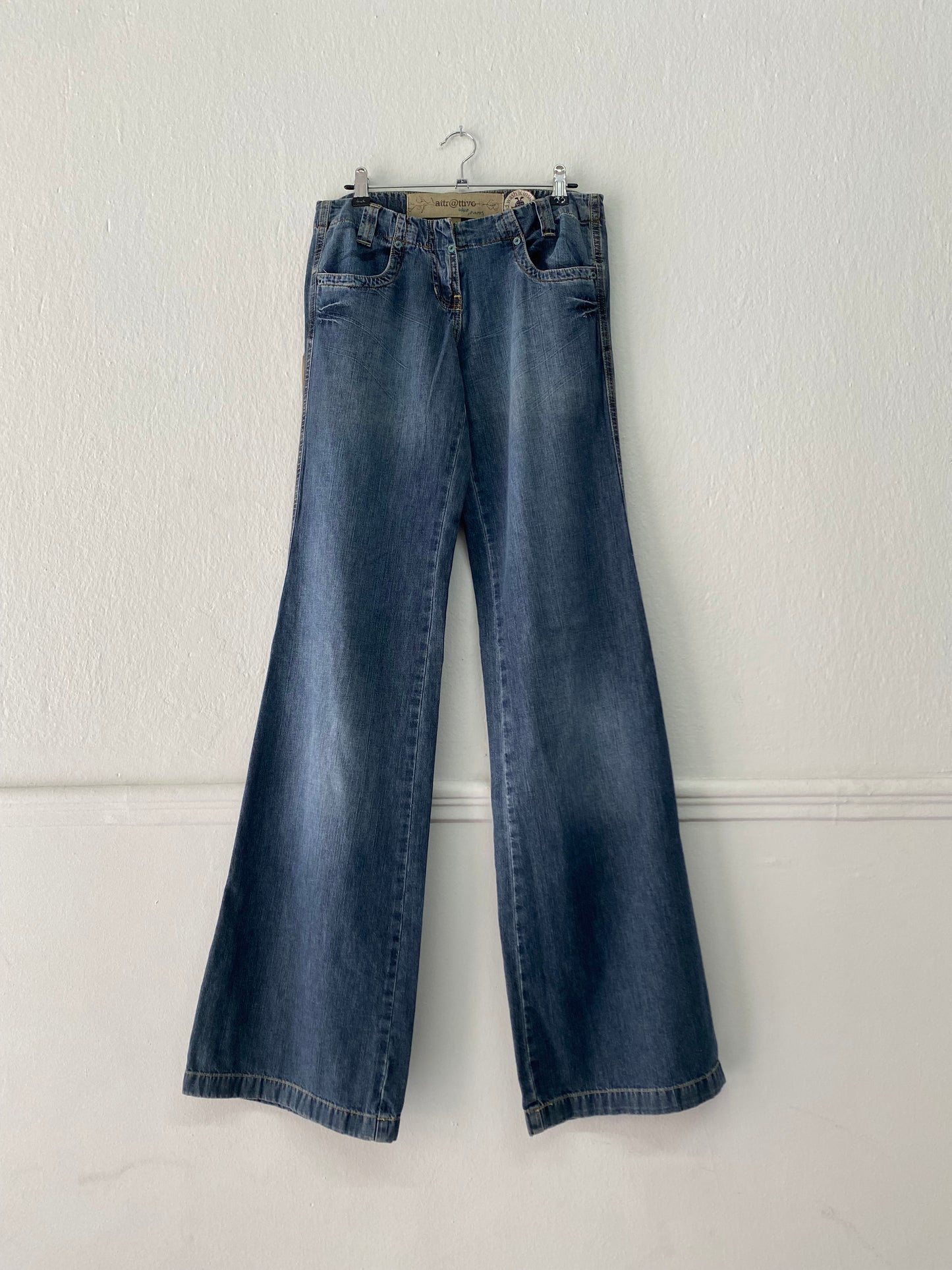 Attrattivo low rise Deadstock jeans