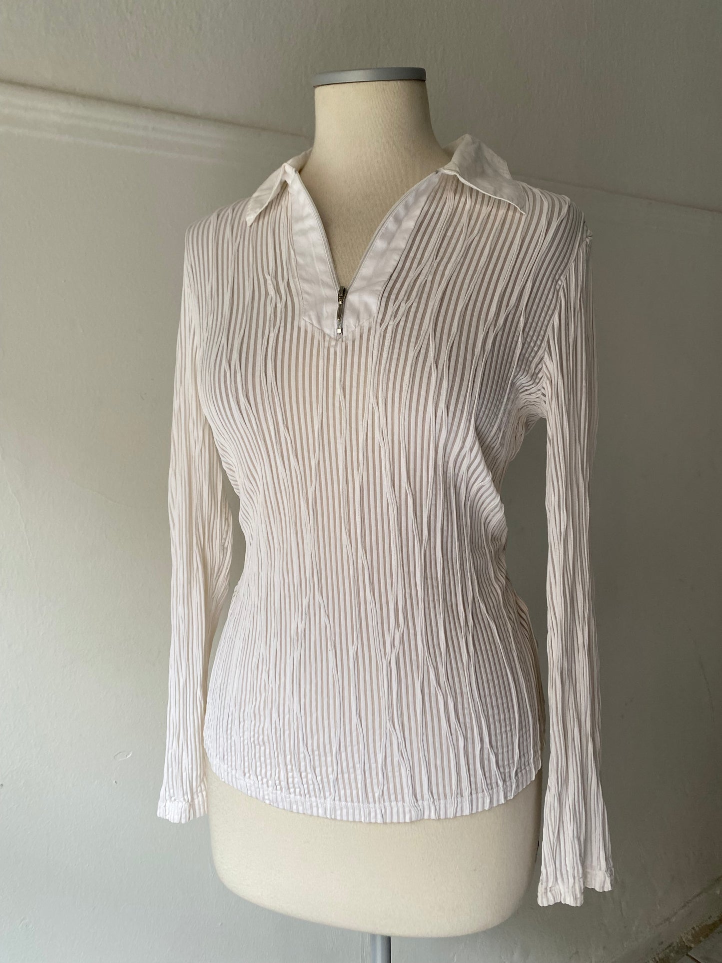 Vintage office siren V neck top