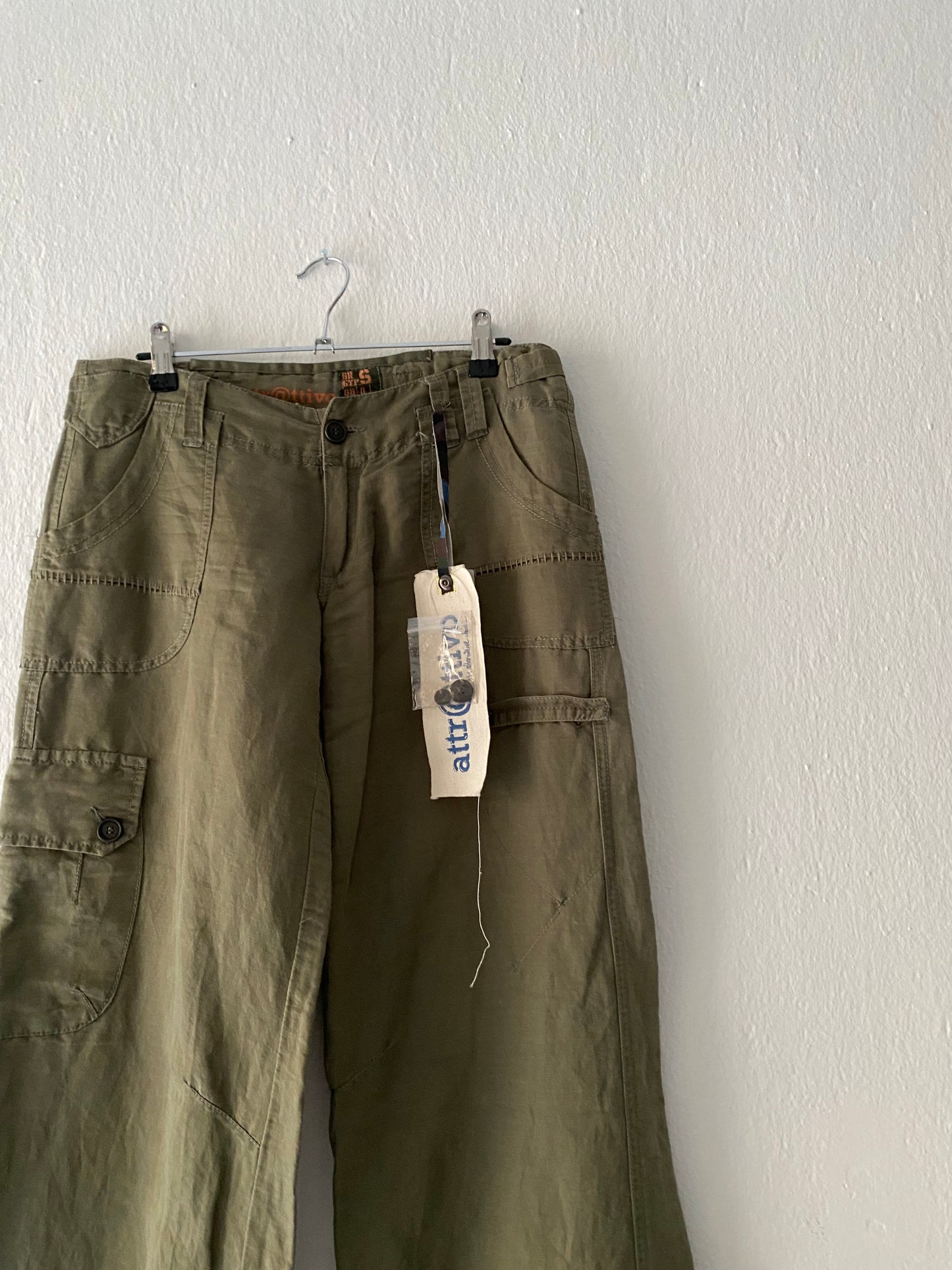 Attrattivo khaki cargo pants