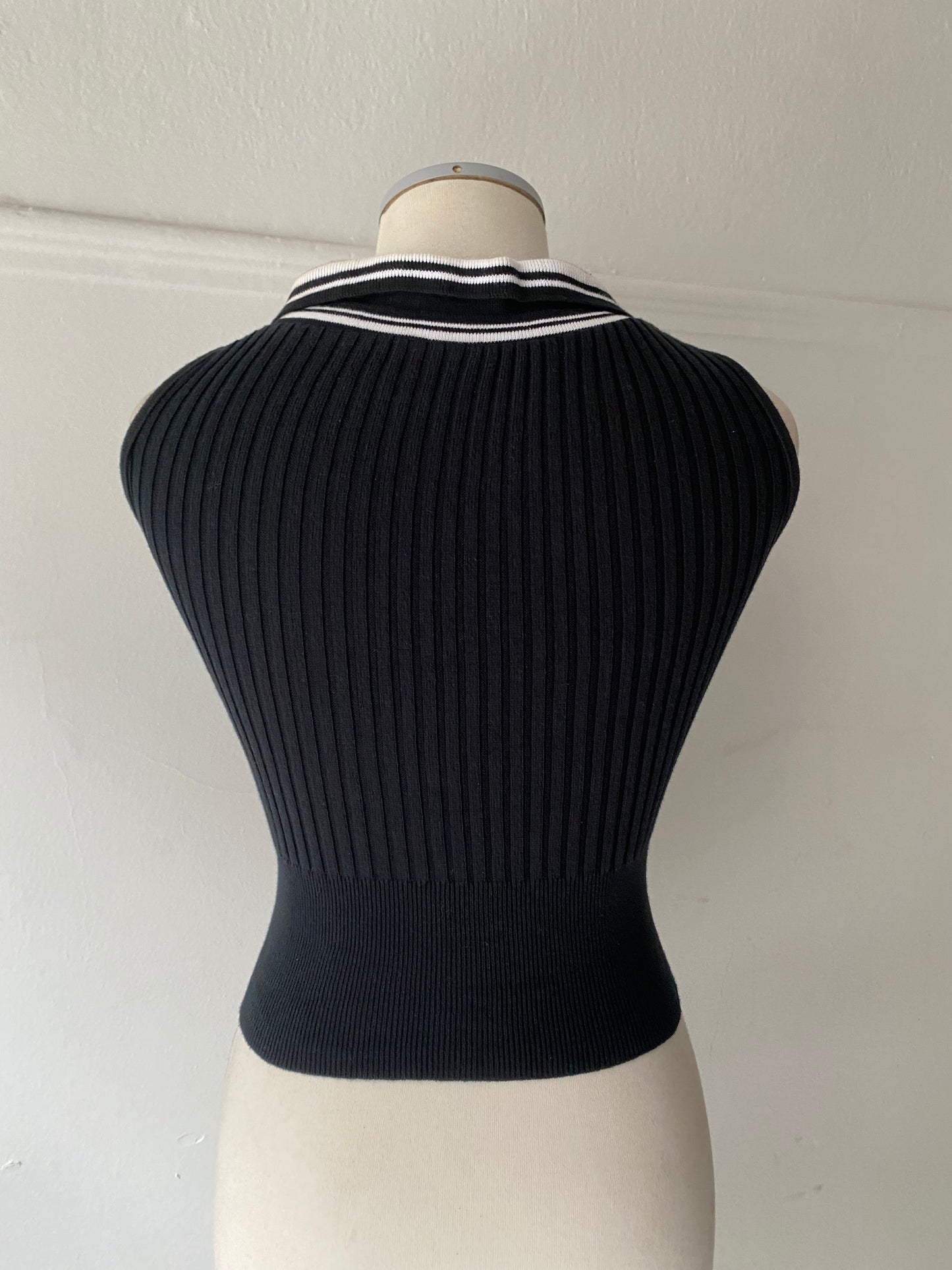 Vintage black knitted V neck top