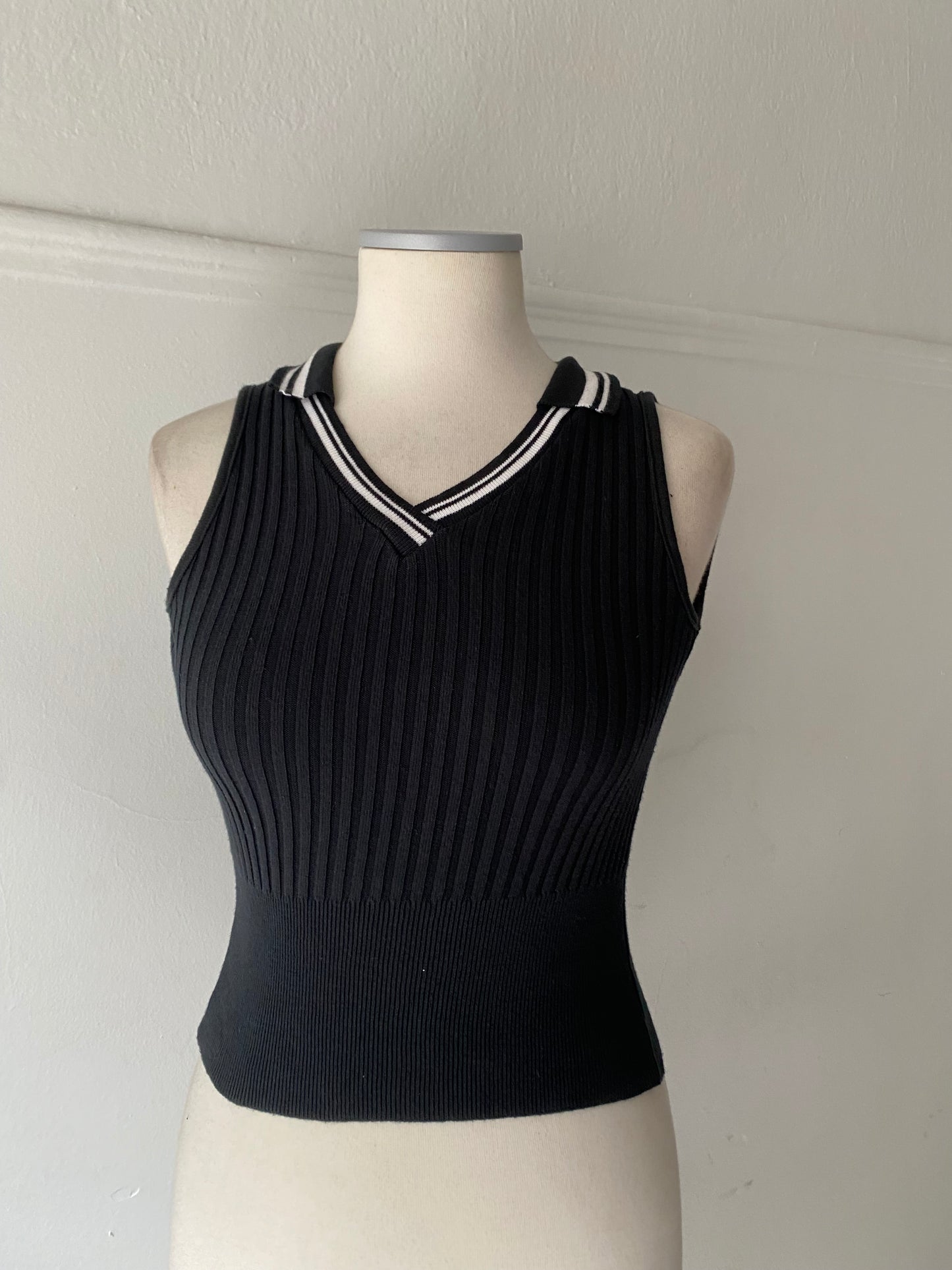 Vintage black knitted V neck top