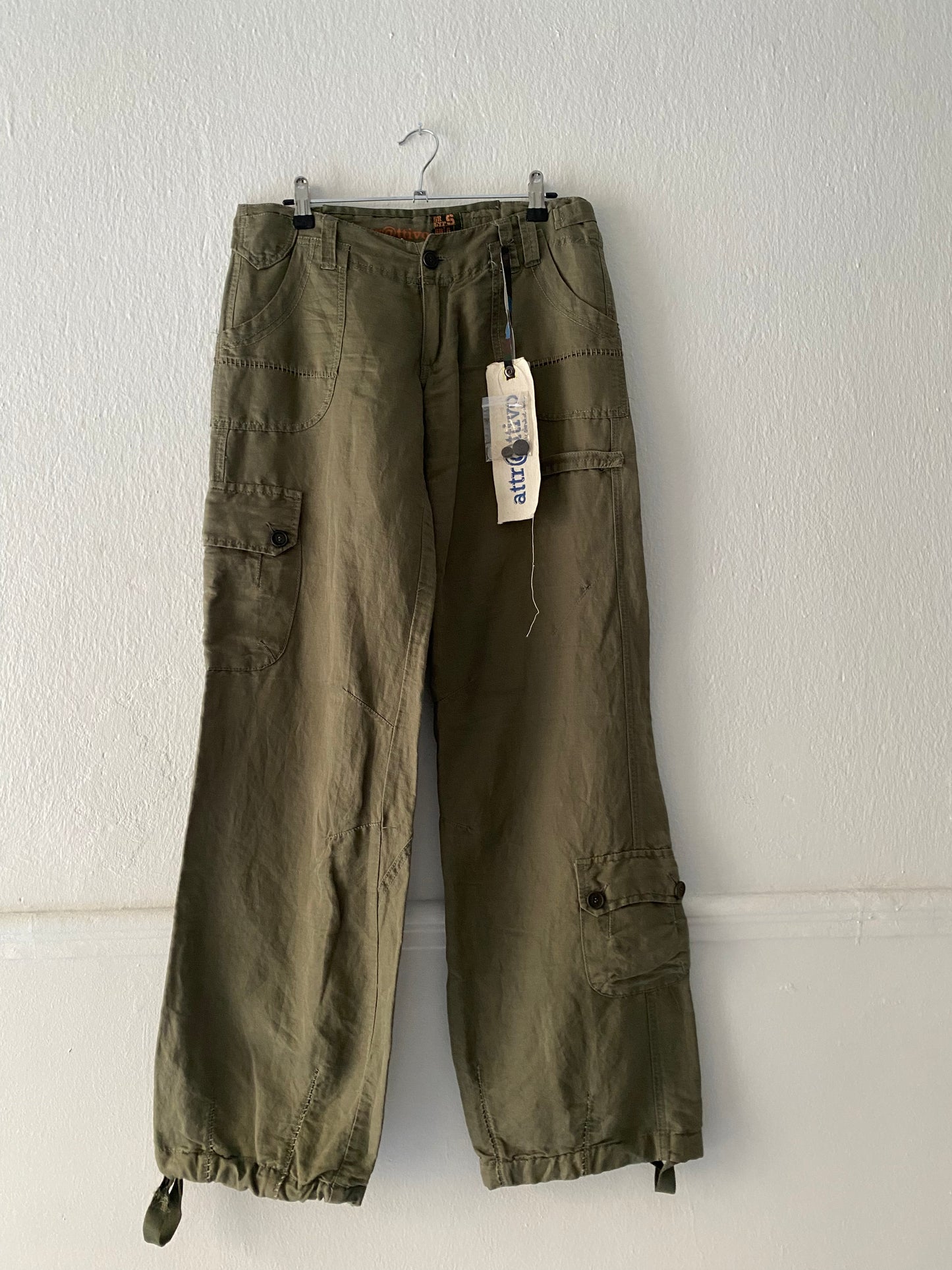 Attrattivo khaki cargo pants